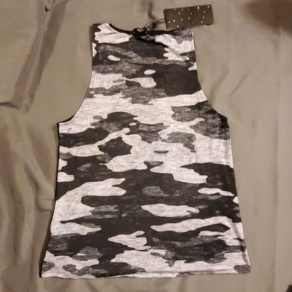 Terez NWT Black and Gray Camo Tank Top - Women's‎ Size Medium - Picture 3 of 4